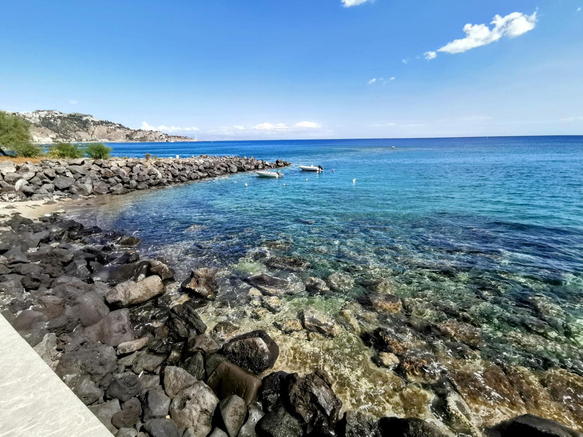 Super Panorama & Astonishing Apartment Seaview Giardini Naxos Exteriör bild
