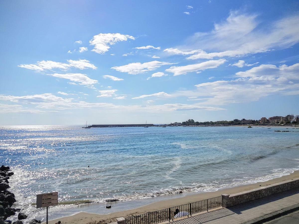 Super Panorama & Astonishing Apartment Seaview Giardini Naxos Exteriör bild